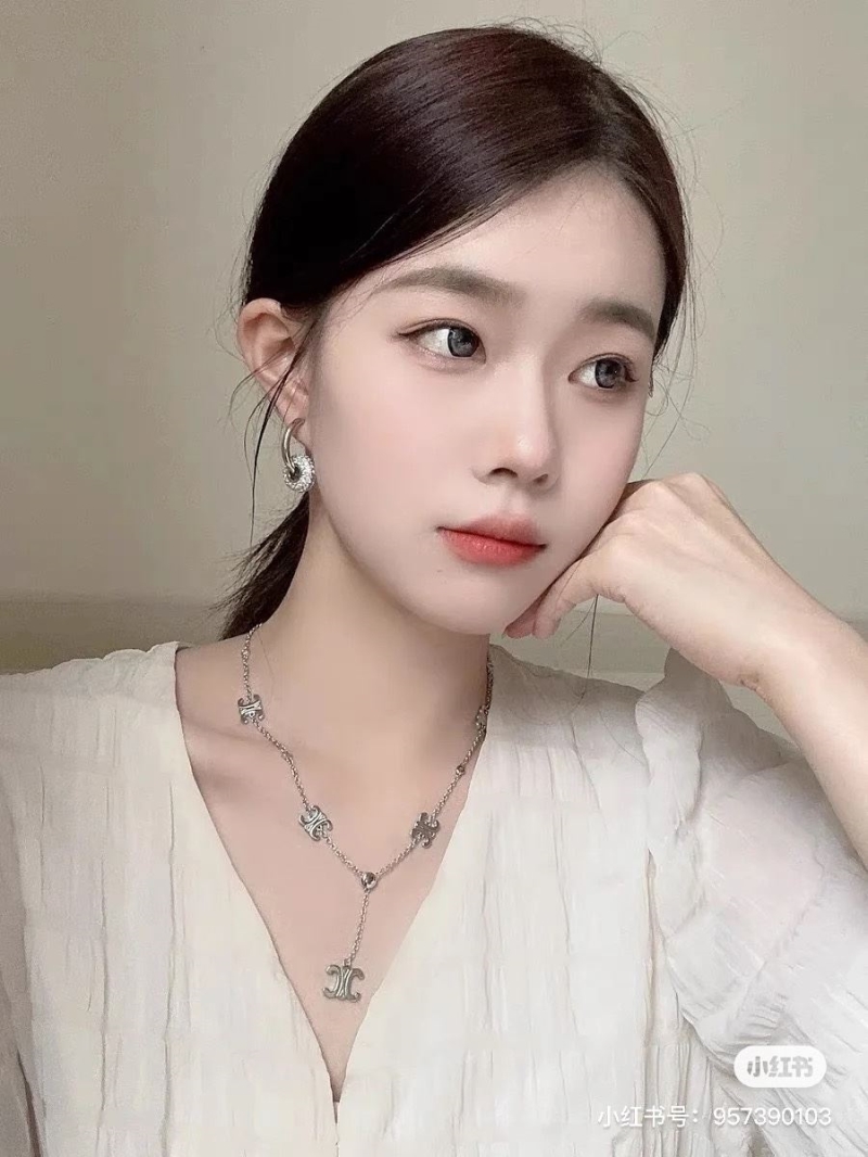 Ce1i*e necklaces
